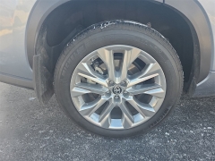 Used 2023  Toyota Highlander XLE AWD at Dime Down by Frank Leta near Bridgeton&comma; MO