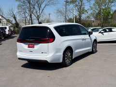 Used 2024  Chrysler Pacifica Hybrid Select FWD at Dime Down by Frank Leta near Bridgeton&comma; MO