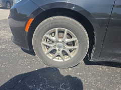 Used 2023  Chrysler Pacifica Touring L FWD at Dime Down by Frank Leta near Bridgeton&comma; MO