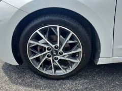 Used 2020  Hyundai Elantra Limited IVT SULEV at Dime Down by Frank Leta near Bridgeton&comma; MO