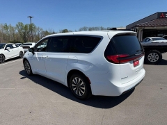 Used 2024  Chrysler Pacifica Hybrid Select FWD at Dime Down by Frank Leta near Bridgeton&comma; MO