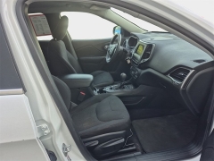 Used 2019  Jeep Cherokee 4d SUV FWD Latitude 2&period;4L at Dime Down by Frank Leta near Bridgeton&comma; MO