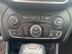 Used 2022  Jeep Cherokee Latitude Lux 4x4 at Dime Down by Frank Leta near Bridgeton&comma; MO
