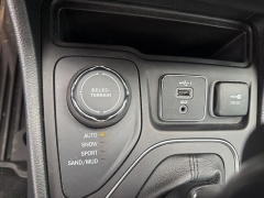 Used 2022  Jeep Cherokee Latitude Lux 4x4 at Dime Down by Frank Leta near Bridgeton&comma; MO