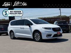 Used 2024  Chrysler Pacifica Hybrid Select FWD at Dime Down by Frank Leta near Bridgeton&comma; MO