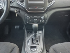 Used 2019  Jeep Cherokee 4d SUV FWD Latitude 2&period;4L at Dime Down by Frank Leta near Bridgeton&comma; MO