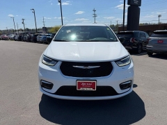 Used 2024  Chrysler Pacifica Hybrid Select FWD at Dime Down by Frank Leta near Bridgeton&comma; MO