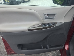 Used 2017  Toyota Sienna Limited Premium FWD 7-Passenger &lpar;Natl&rpar; at Dime Down by Frank Leta near Bridgeton&comma; MO