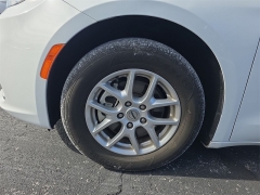 Used 2023  Chrysler Pacifica Touring L FWD at Dime Down by Frank Leta near Bridgeton&comma; MO