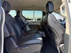 Used 2024  Chrysler Pacifica Hybrid Select FWD at Dime Down by Frank Leta near Bridgeton&comma; MO