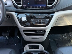 Used 2024  Chrysler Pacifica Hybrid Select FWD at Dime Down by Frank Leta near Bridgeton&comma; MO