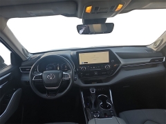 Used 2023  Toyota Highlander XLE AWD at Dime Down by Frank Leta near Bridgeton&comma; MO