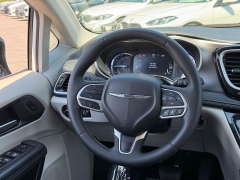 Used 2024  Chrysler Pacifica Hybrid Select FWD at Dime Down by Frank Leta near Bridgeton&comma; MO