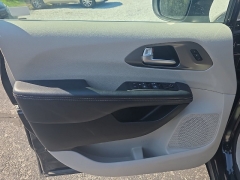 Used 2023  Chrysler Pacifica Touring L FWD at Dime Down by Frank Leta near Bridgeton&comma; MO