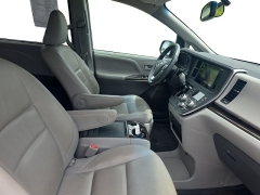 Used 2017  Toyota Sienna Limited Premium FWD 7-Passenger &lpar;Natl&rpar; at Dime Down by Frank Leta near Bridgeton&comma; MO