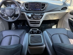 Used 2024  Chrysler Pacifica Hybrid Select FWD at Dime Down by Frank Leta near Bridgeton&comma; MO