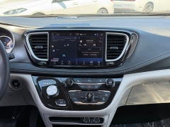 Used 2024  Chrysler Pacifica Hybrid Select FWD at Dime Down by Frank Leta near Bridgeton&comma; MO
