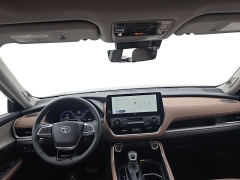 Used 2025  Toyota Grand Highlander Platinum AWD at Dime Down by Frank Leta near Bridgeton&comma; MO