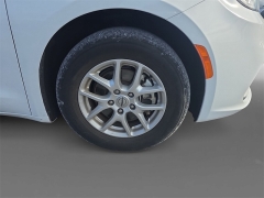 Used 2023  Chrysler Pacifica Touring L FWD at Dime Down by Frank Leta near Bridgeton&comma; MO