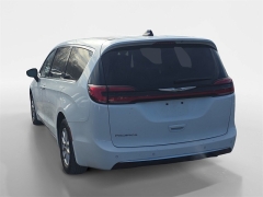 Used 2023  Chrysler Pacifica Touring L FWD at Dime Down by Frank Leta near Bridgeton&comma; MO