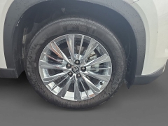 Used 2025  Toyota Grand Highlander Platinum AWD at Dime Down by Frank Leta near Bridgeton&comma; MO