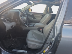 Used 2023  Toyota Highlander XLE AWD at Dime Down by Frank Leta near Bridgeton&comma; MO