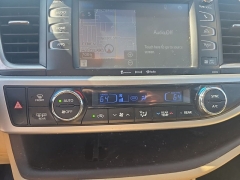 Used 2018  Toyota Highlander SE V6 AWD &lpar;Natl&rpar; at Dime Down by Frank Leta near Bridgeton&comma; MO