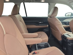 Used 2025  Toyota Grand Highlander Platinum AWD at Dime Down by Frank Leta near Bridgeton&comma; MO