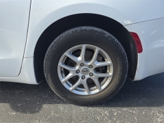 Used 2023  Chrysler Pacifica Touring L FWD at Dime Down by Frank Leta near Bridgeton&comma; MO