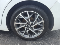Used 2020  Hyundai Elantra Limited IVT SULEV at Dime Down by Frank Leta near Bridgeton&comma; MO