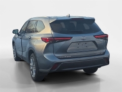 Used 2023  Toyota Highlander XLE AWD at Dime Down by Frank Leta near Bridgeton&comma; MO
