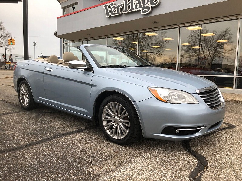 Used 2013  Chrysler 200 2d Convertible Limited at VerHage Auto Sales near Holland, MI