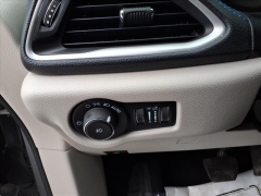 Used 2021  Chrysler Pacifica Hybrid Touring L FWD at Best Choice Motors near Lafayette&comma; IN