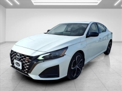 Used 2023  Nissan Altima 2&period;5 SR AWD Sedan at Best Choice Motors near Lafayette&comma; IN