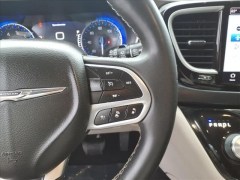 Used 2022  Chrysler Pacifica Touring L FWD at Best Choice Motors near Lafayette&comma; IN