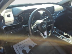 Used 2022  Nissan Altima 2&period;5 SR AWD Sedan at Best Choice Motors near Lafayette&comma; IN