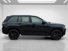 Used 2023  Jeep Grand Cherokee Altitude 4x4 at Best Choice Motors near Lafayette&comma; IN
