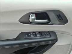 Used 2024  Chrysler Pacifica Touring L FWD at Best Choice Motors near Lafayette&comma; IN