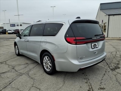 Used 2024  Chrysler Pacifica Touring L FWD at Best Choice Motors near Lafayette&comma; IN