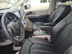 Used 2024  Chrysler Pacifica Touring L FWD at Best Choice Motors near Lafayette&comma; IN