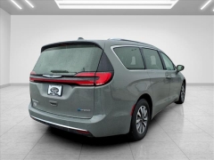 Used 2021  Chrysler Pacifica Hybrid Touring L FWD at Best Choice Motors near Lafayette&comma; IN