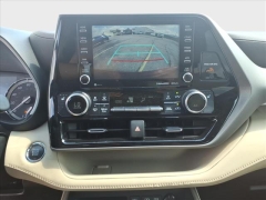 Used 2022  Toyota Highlander XLE FWD at Best Choice Motors near Lafayette&comma; IN