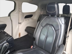 Used 2022  Chrysler Pacifica Touring L FWD at Best Choice Motors near Lafayette&comma; IN