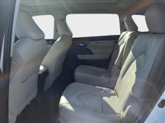 Used 2020  Toyota Highlander Hybrid 4d SUV FWD Platinum at Best Choice Motors near Lafayette&comma; IN