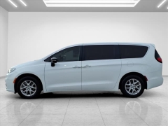 Used 2024  Chrysler Pacifica Touring L FWD at Best Choice Motors near Lafayette&comma; IN