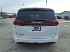 Used 2024  Chrysler Pacifica Touring L FWD at Best Choice Motors near Lafayette&comma; IN