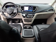 Used 2021  Chrysler Pacifica Hybrid Touring L FWD at Best Choice Motors near Lafayette&comma; IN