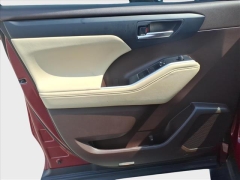 Used 2022  Toyota Highlander XLE FWD at Best Choice Motors near Lafayette&comma; IN