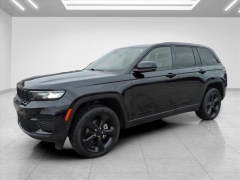 Used 2023  Jeep Grand Cherokee Altitude 4x4 at Best Choice Motors near Lafayette&comma; IN
