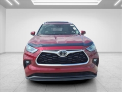 Used 2022  Toyota Highlander XLE FWD at Best Choice Motors near Lafayette&comma; IN